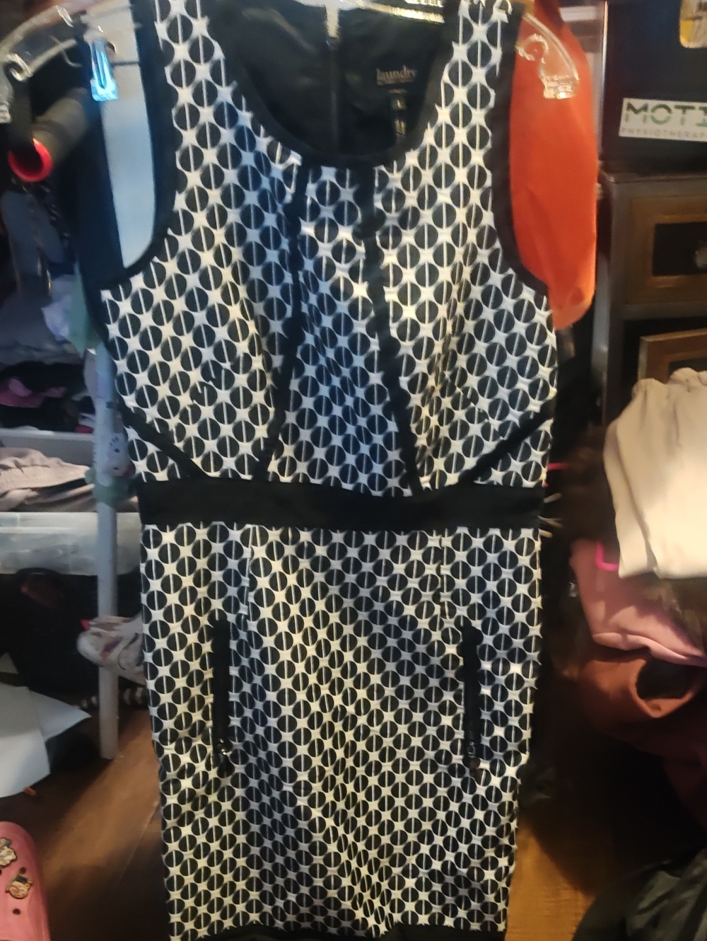 Laundry By Shelli Segal Black and White Geometric Sleeveless Sheath Dress